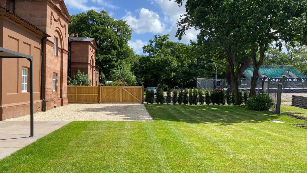 Oulton Park Lodge Little Budworth Eksteriør billede